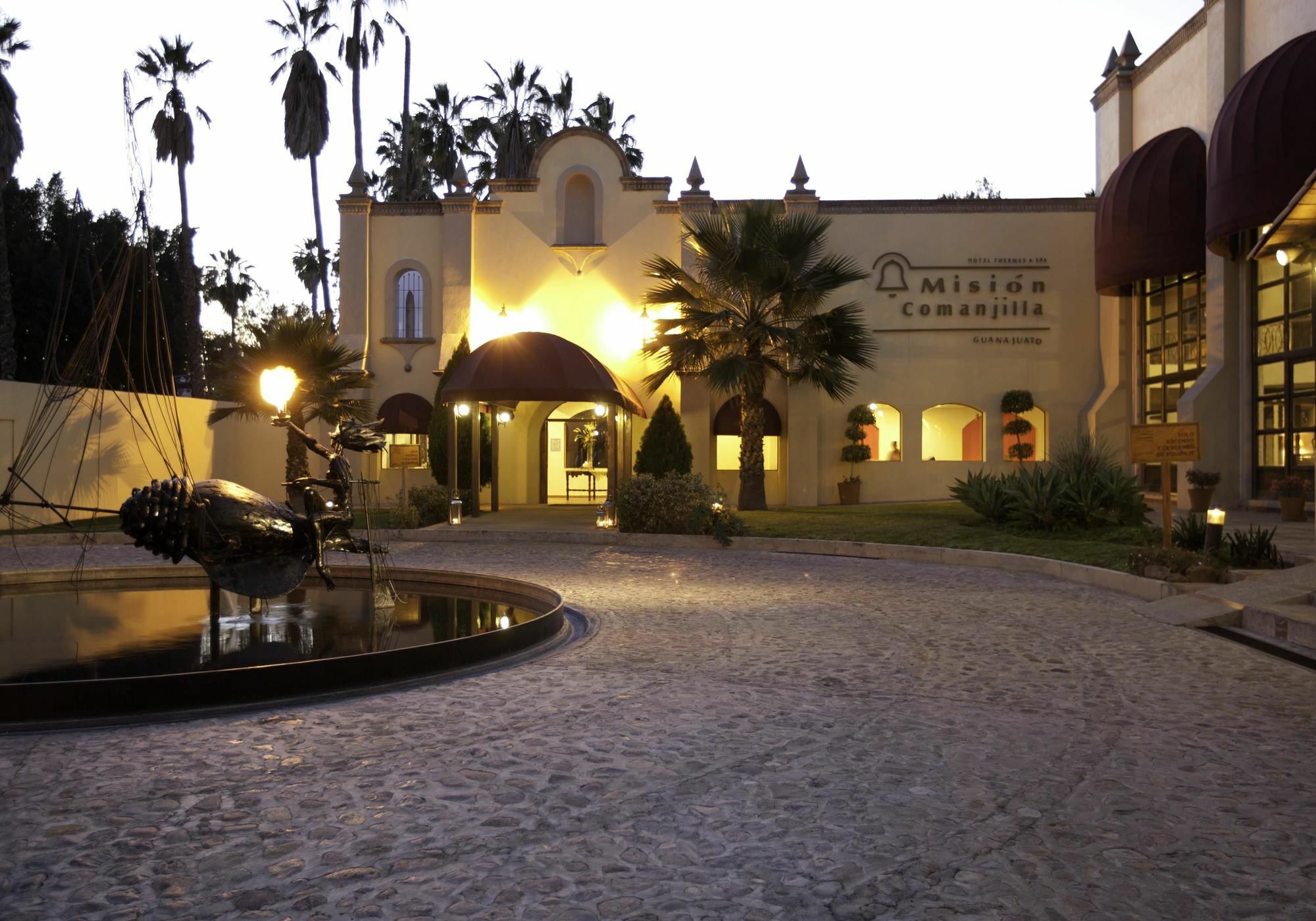 Mision Comanjilla Hotel Екстериор снимка